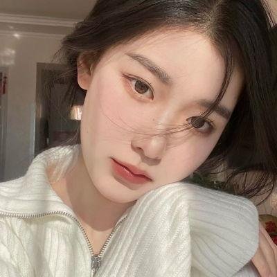 储物柜女孩